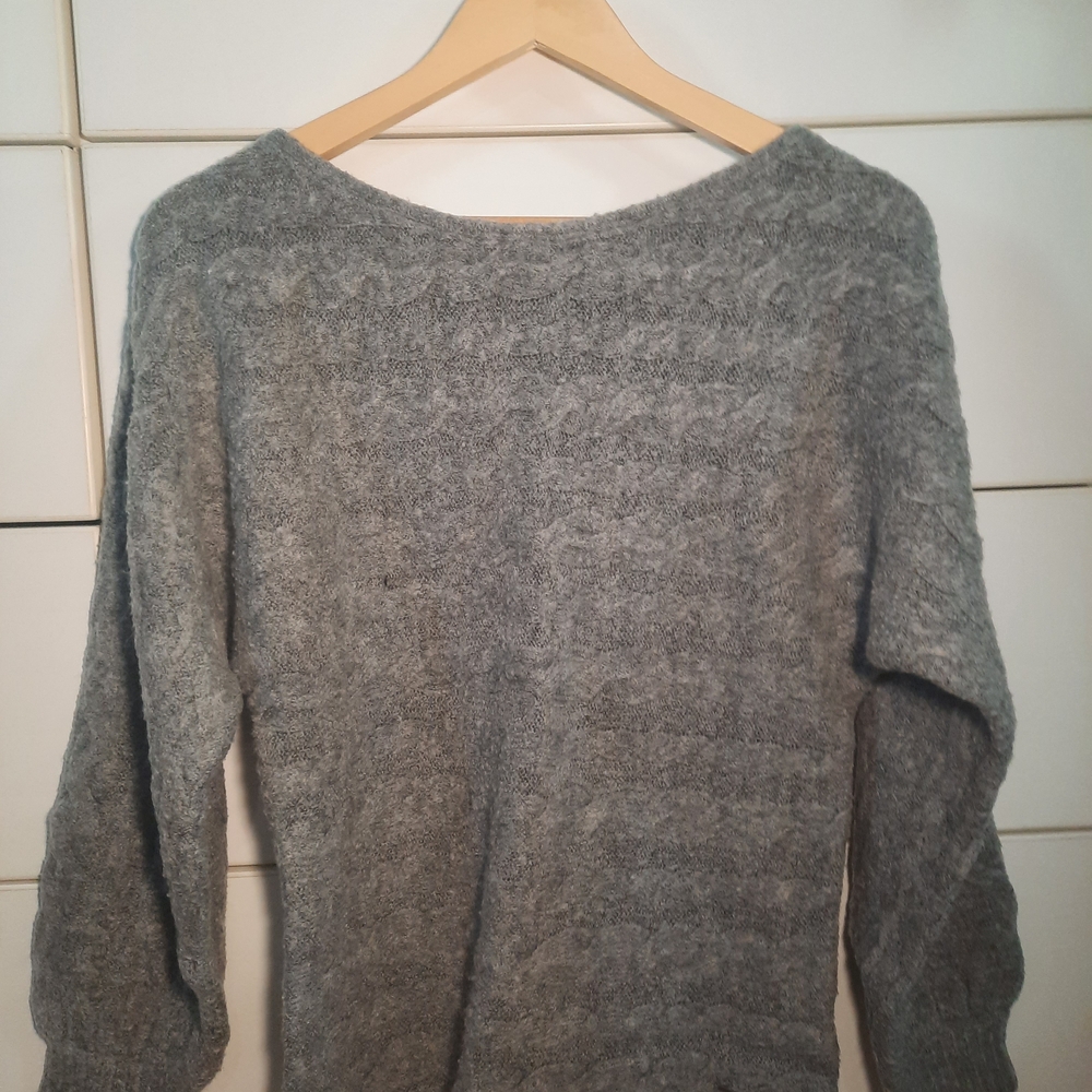 Abercrombie & Fitch Cozy Knit Grey Sweater In GREAT CONDITION